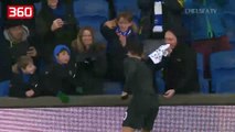 Gjesti i lojtarit të Chelsea në fund të ndeshjes bën gjithë stadiumin ta duartrokasë (360video)