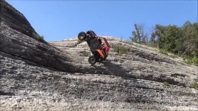 Un redneck se vautre en beauté avec son buggy
