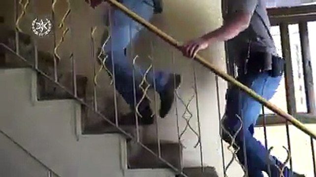 شرطة الأحتلال الإسرائيلية تداهم منزل عائلة الشهيد علاء أبو دهيم في القدس وتصادر منه مبلغ 43 ألف شيكل، والشهيد أبو دهيم هو منفذ عملية الانتقام لغزة في أحد شوارع