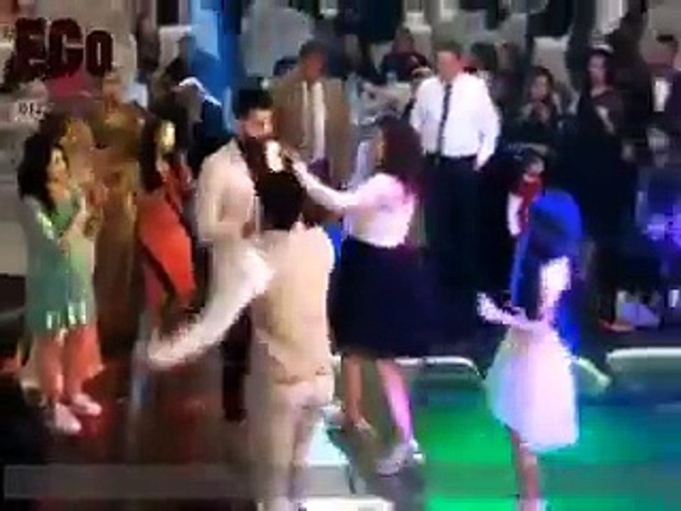 انهيار العروسة من البكاء بسبب تأثرها باغنية اخواتها عملوها مفاجأه