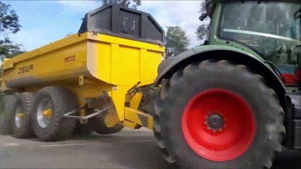 Download Video: New holland bluepower - and fendt tractors moving ground