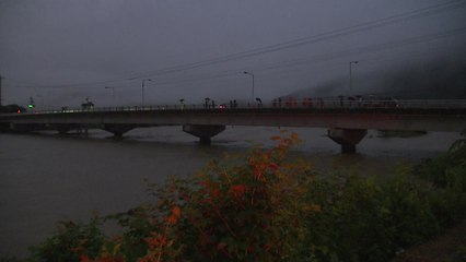 "급류 휩쓸려 중학생 실종"...곳곳 비 피해 / YTN