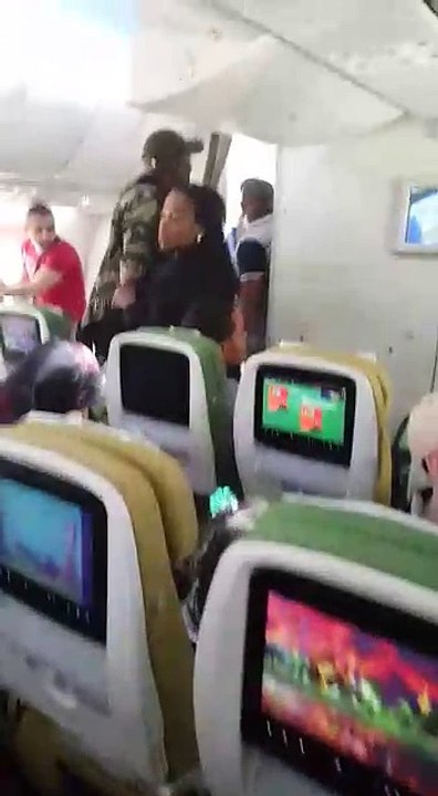 Une dame Arabe s'est fait sortir à l'aéroport de Ndjilpour avoir traité un passager Congolais de singe