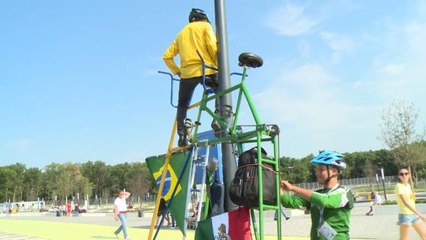 En coulisses - L'histoire incroyable d'un Brésilien et son vélo voyageur