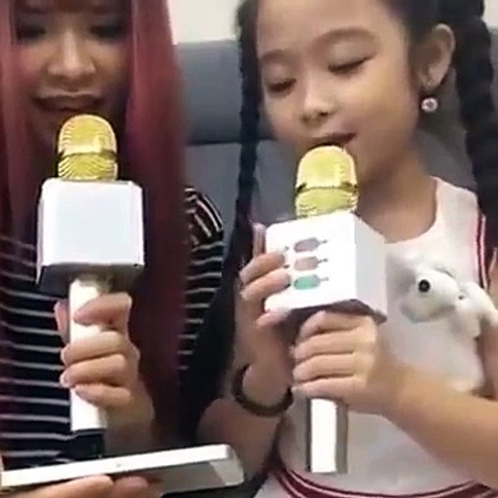 Micro kèm loa karaoke Bluetooth 3 trong 1 Pro - Khởi My ft, Bé Bảo Ngọc Nỗi buồn mẹ tôi