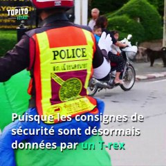 En Thailande, les policiers à la sortie des écoles ont un équipement de pointe : (via Topito Voyage)