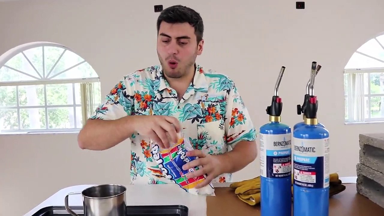 MENTOS VS BOLA DE METAL QUENTE A 1000 GRAUS !!! ( EXPERIMENTO )