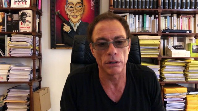 EXCLU - Regardez Jean-Claude Van Damme qui répond à ceux qui l'accusent d'homophobie après ses propos sur le mariage gay chez Ruquier, samedi soir dans On n'est pas couché