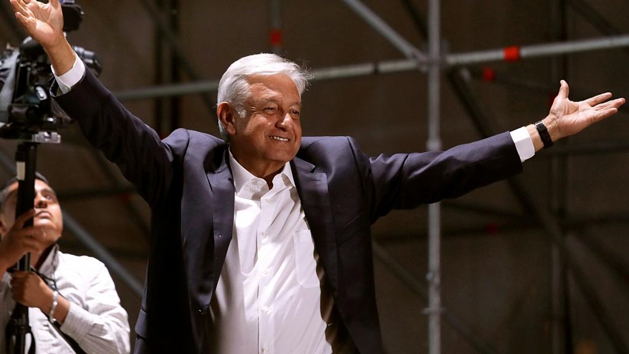 Trump satisfeito com telefonema com Obrador