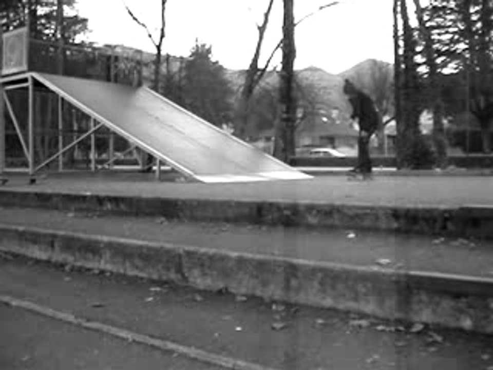 Yoan boneless 180 flip !