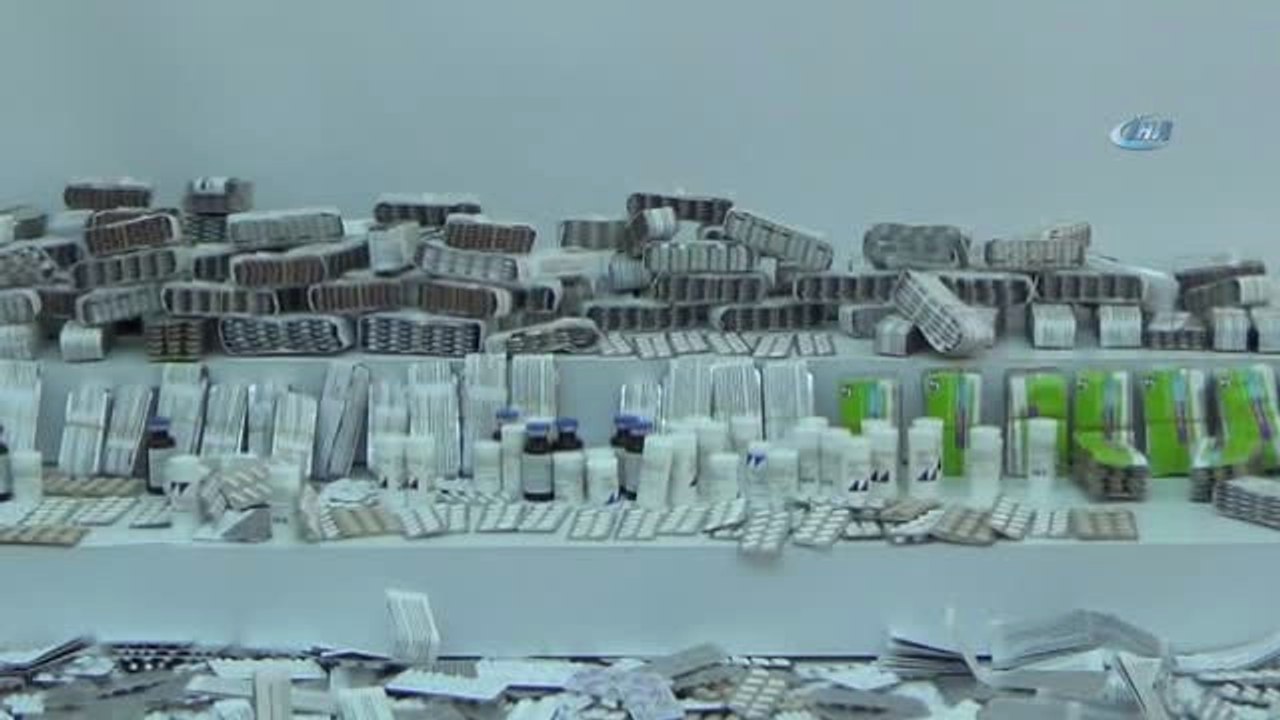 İstanbul'da Kaçak İlaç Operasyonu: 27 Bin 527 Hap Ele Geçirildi- Polis, Yurda Kaçak Yollardan...