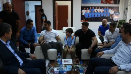 Şampiyon Güreşçiler Melih'le Buluştu