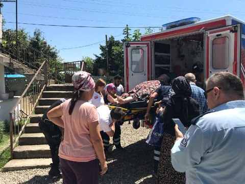 Eltisinin Üzerine Kaynar Su Döktü, Kayınvalidesini Çaydanlıkla Başından Yaraladı