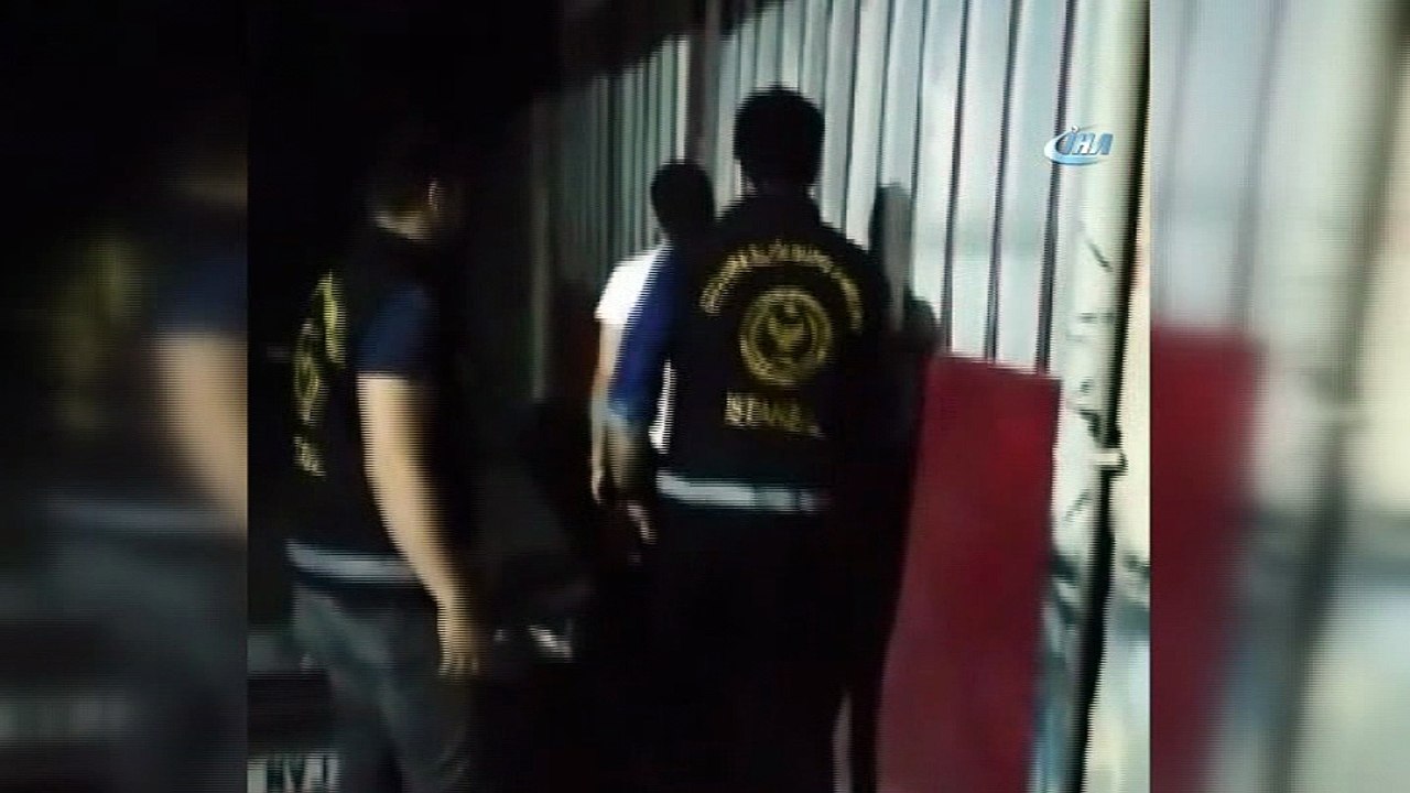İstanbul’da beyinlerini değiştirdikleri otomobilleri parçalayarak satan zanlılar suçüstü yakalandı