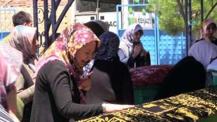 Bulgaristan'daki kazada ölen 4 kişilik gurbetçi aile gözyaşları son yolculuklarına uğurlandı