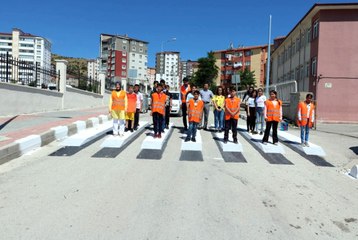 Çocuklardan Üç Boyutlu Yaya Geçidi