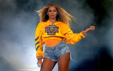Beyonce Gets Stuck Midair During Flying Stage Malfunction