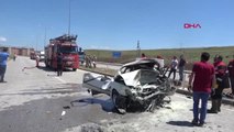 Sivas Sivas'ta İki Otomobil Çarpıştı 5 Ölü, 3 Yaralı Hd