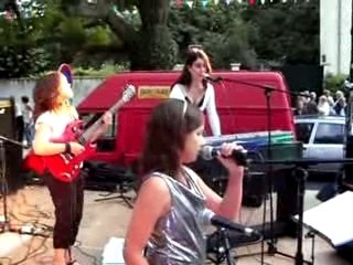 Les Bubble Gones  jouent  "Walk like an Egyptian"