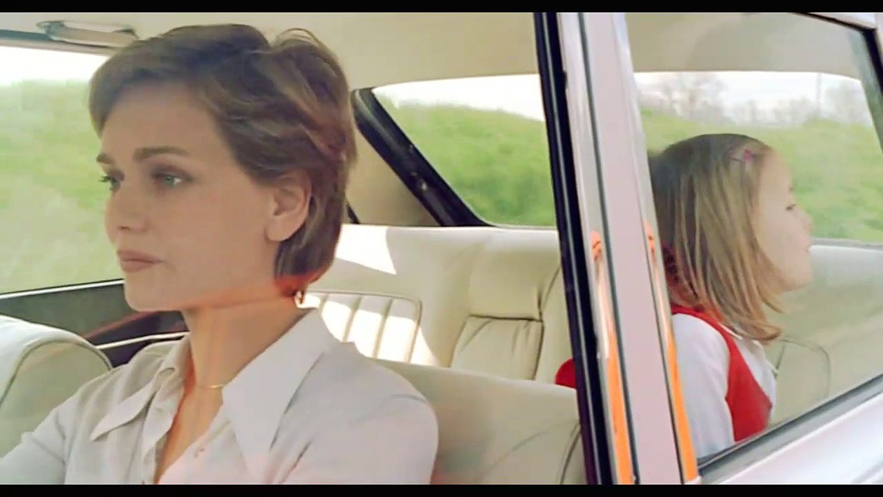 Cabelo Dourado, Pernas Brancas e Pés Vermelhos