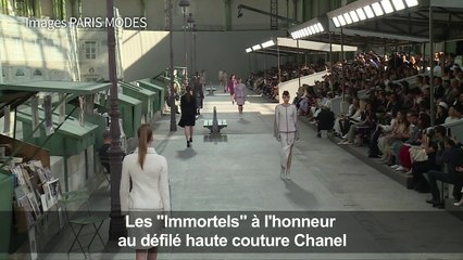 Défilé Chanel: bouquinistes et "Immortels" inspirent Lagerfeld