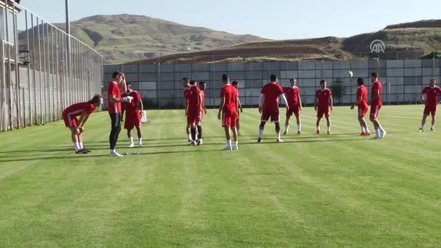 Teknik Direktör Tuna: Daha İyi Bir Demir Grup Sivasspor İzlettireceğime Eminim