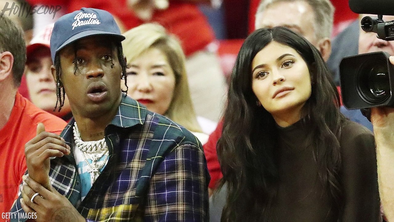 Kim Kardashian DEFENDS Kylie Jenner!