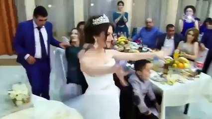 شاهد دلع العروسه واختها الصغيرة روعة شووو حلووووين