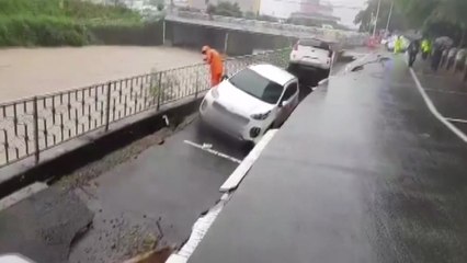 태풍 '쁘라삐룬'에 도로 침하·대규모 정전 / YTN