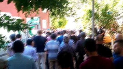 FETÖ'nün 'altın çocuğu' Zeki Güven toprağa verildi