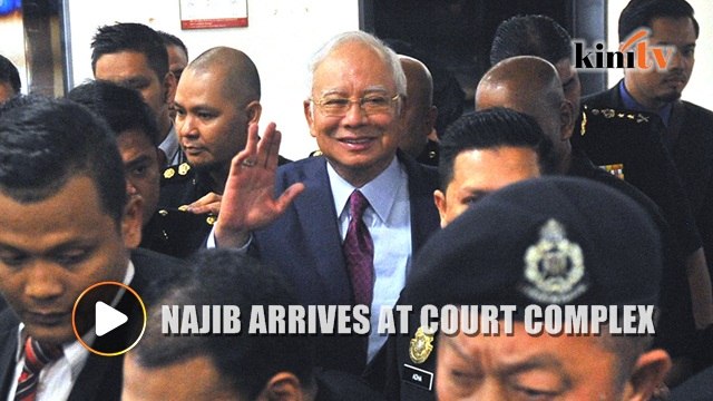 Najib arrives at court