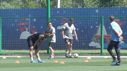 Suarez Tampak Pincang Saat Latihan