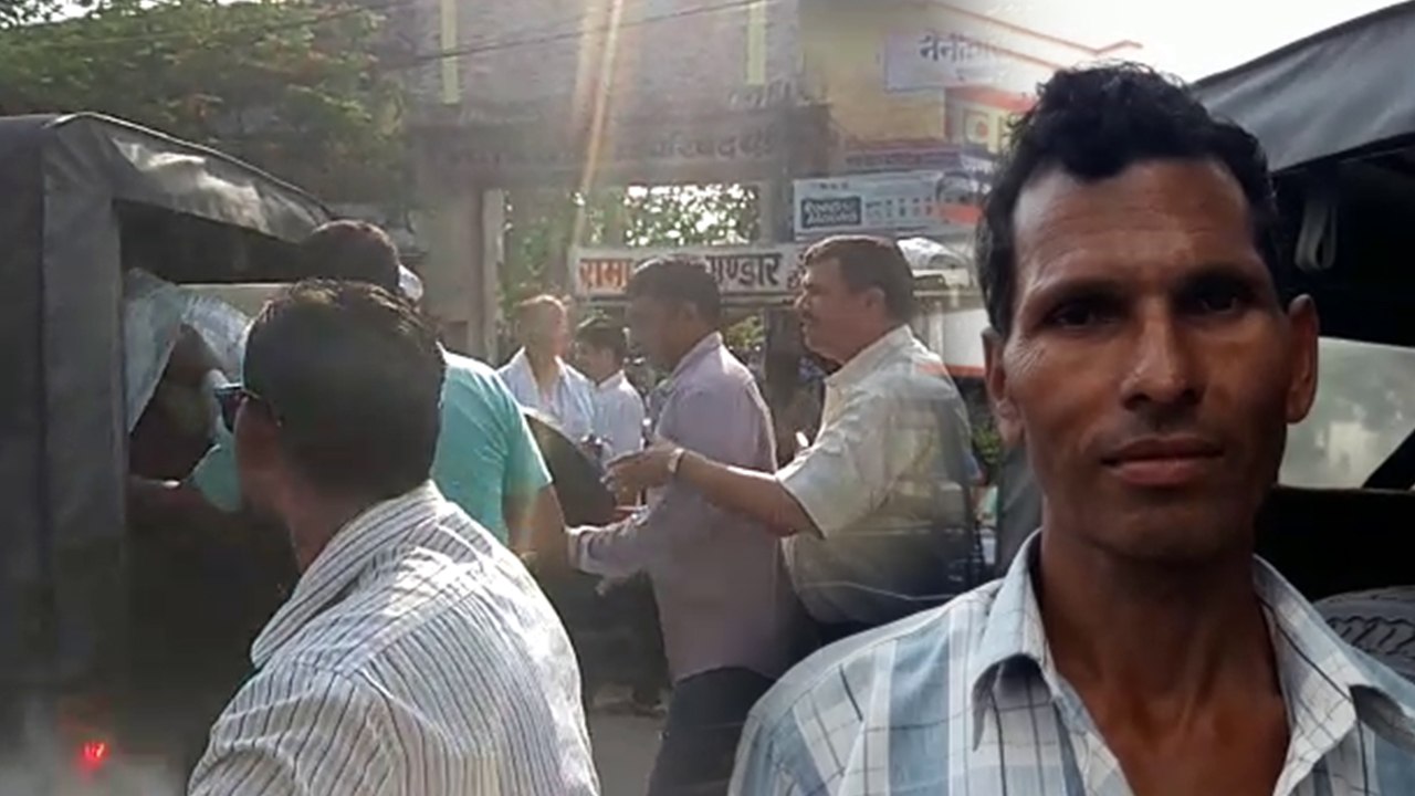 बरेली में रिश्वत लेते कानूनगो और लेखपाल गिरफ्तार, किसान से मांगी थी रिश्वत