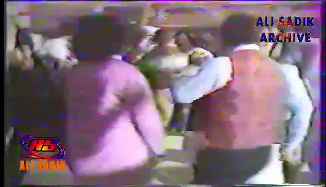 حفل السفارة العراقية في الكويت عام 1984 بحضور ا...