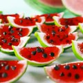 How many of these Watermelon Jell-O Shots are you throwing back this summer?! Full recipe:
