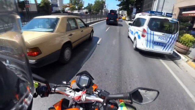 Kabataş’ta sarhoş şahsa taksiciden şok tepki