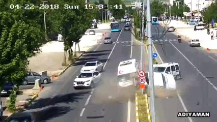 Ambulansın Karıştığı Zincirleme Kaza Kamerada