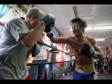 Freddie Roach Complete Mitt Workout Zou Shiming at Wild Card Boxing Gym