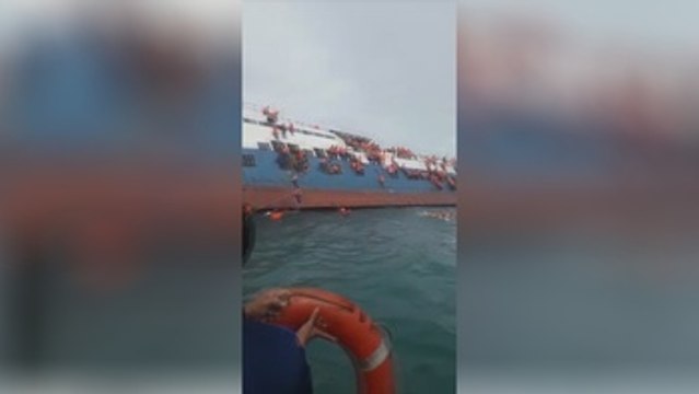 Mueren 34 personas y 155 son rescatadas en naufragio en la isla de Célebes