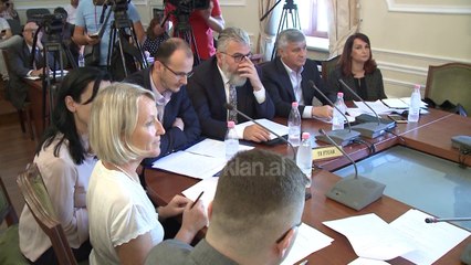 Te larguarit nga Vettingu mund te punojne avokate