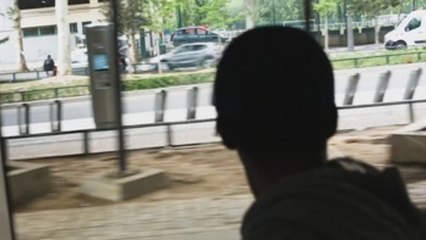 HRW denuncia que centenas de menores no acompañados duermen al raso en París
