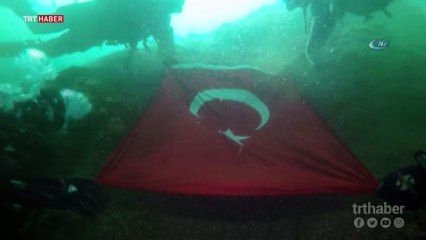 Suyun 20 metre altında Mehmetçik'e destek