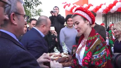 Dışişleri Bakanı Çavuşoğlu, Ukrayna Ailesi Derneği'ni Ziyaret Etti