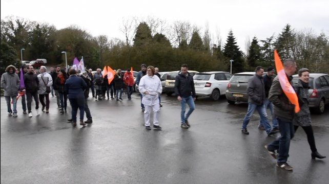 Hôpital de Morlaix. 80 personnes débrayent devant la cuisine centrale