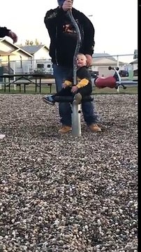 Cet enfant est Ivre après un tour de tourniquet !