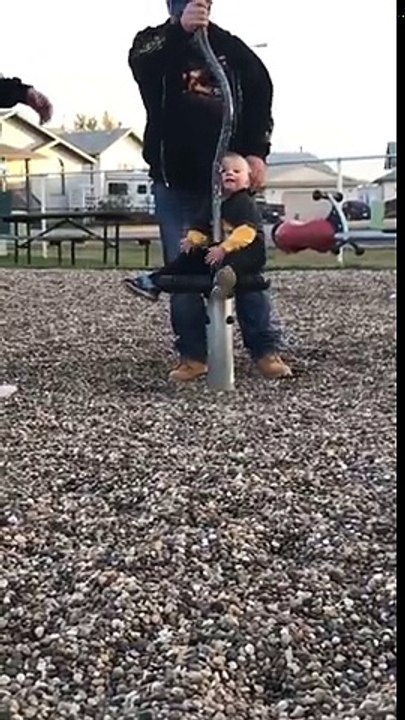 Cet enfant est Ivre après un tour de tourniquet !