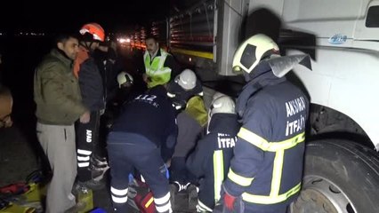 Patlayan Lastiği Değiştirmek İsterken Tırın Altında Can Verdi