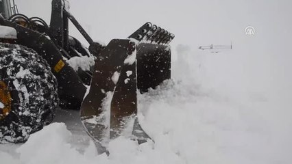 Köy Yolunda Mahsur Kalan 12 Kişi Kurtarıldı