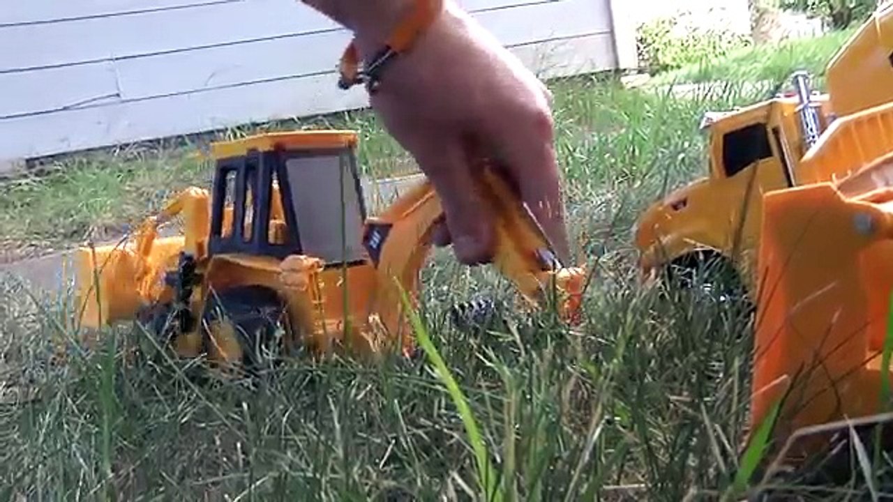 Construction Equipment for Children – Mighty Machines – Backhoe Bulldozer Excavator Wheel Loader