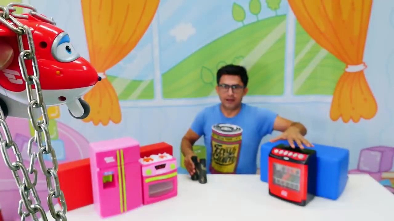 Yeşil Kutu! Ken EV HANIMI oldu! Nail Baba BARBİE evi temizliyor! Temizlik oyunu. Evcilik oyuncaklar